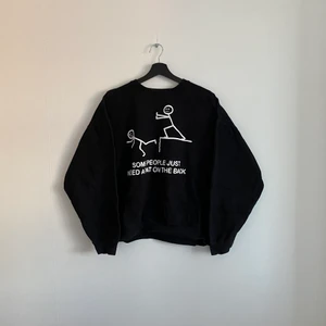 Vintage Sweatshirt  - Vintage ”Pat on the back” sweatshirt i bra skick och storlek XXL men sitter som en M, passform hittar ni på vår Instagram som är länkad i vår bio