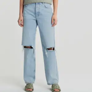 Säljer dessa Gina jeans som är populära den korta modellen i strl 34 men passar även 36. Använda ca 40 minuter då dom blivit förstora tyvärr! Bilder kan fås vid intresse