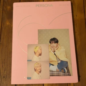 bts album map of the soul persona ver 01 - ett felfritt album från bts, köpt i new york! allt tillkommer förutom affisch. jhope postcard och namjoon photocard. hörs av dig om du är intresserad eller har frågor :)