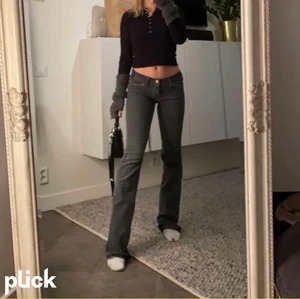 jeans - säljer dessa skor snygga jeans men är lite små för mig som har 38 men skulle säga att dom passar perfekt på 34-36. skriv till mig privat vid intresse💕