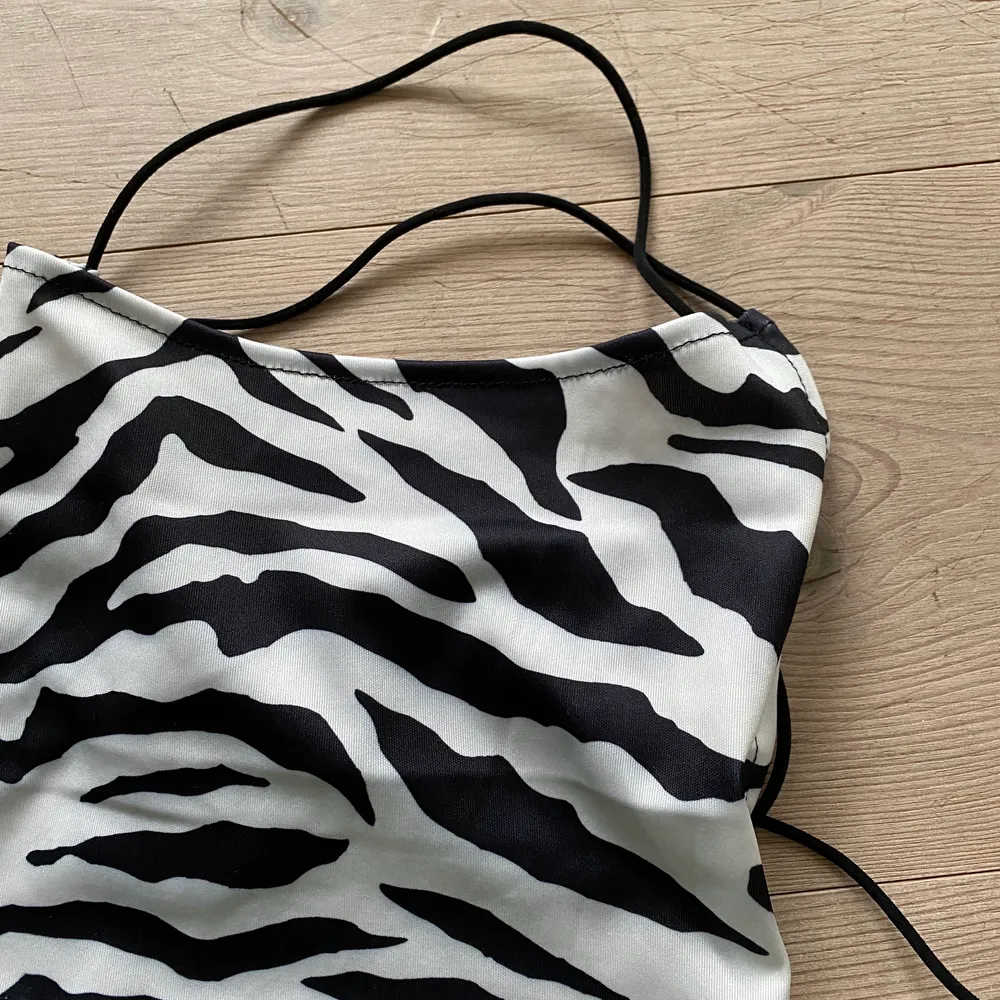 Så snyggt zebra linne!! aldrig använt! Fick hem idag men var för litet 🥺 . Toppar.