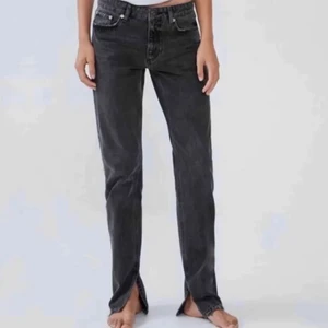 Zara jeans - Säljer dessa slutsålda zara jeans då de är förstora, kan tänka mig att byta mot en 34 eller sälja vidare. Buda❣️