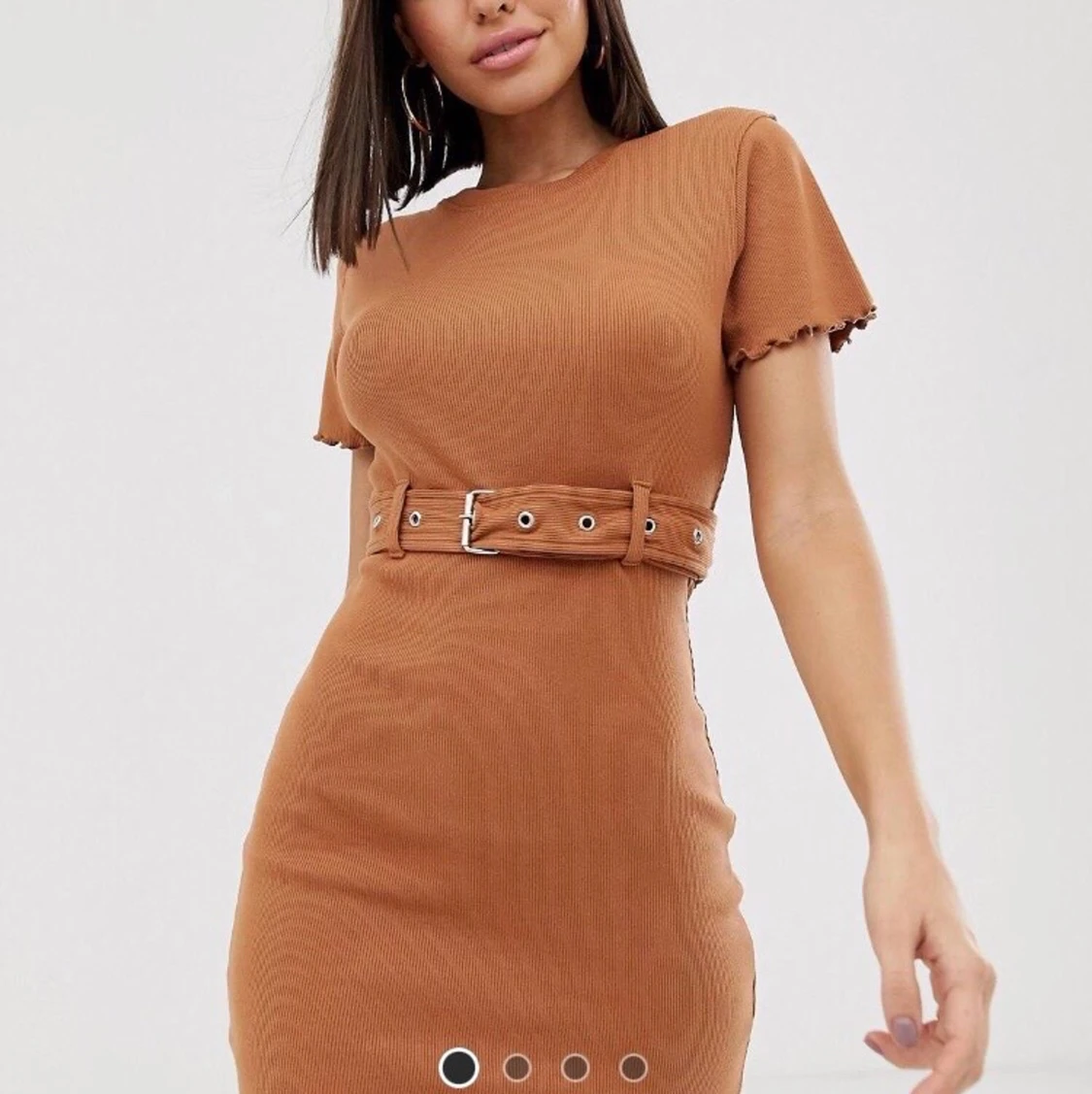 Kamelfärgad klänning från missguided - 91