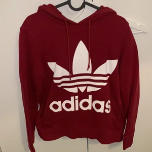 Adidas Hoodie  - Säljer min adidas hoodie då den inte kommer till användning. 250kr