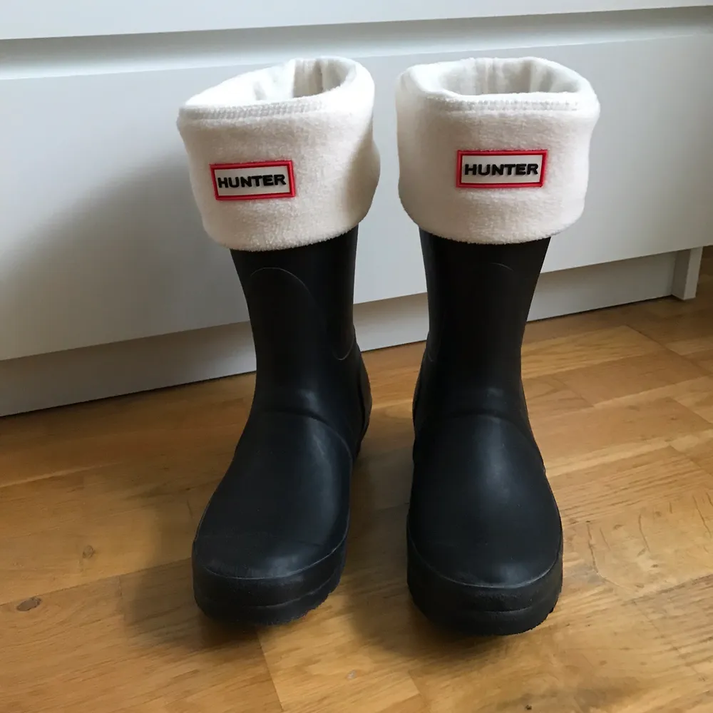 Nya/oanvända Hunter Short Boots Socks stl M 36-38. Fleece, färg Cream. Fraktkostnad tillkommer.. Skor.