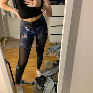 Träningstights  - Säljer dessa fina träningstights från Nike, använd väldigt lite. Ord pris 