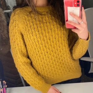 Stickad tröja  - Säljer min stickade tröja eftersom den inte kommit till användning. 😊