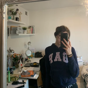 Gap tröja - Det är lite tätt på mig och det är riktigt vacker hoodie✨