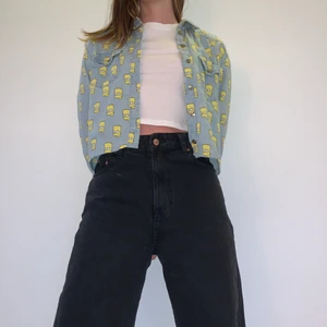 Jeansskjorta  - Så himla cool skjorta! Sparsamt använd och i bra skick. Frakt tillkommer.