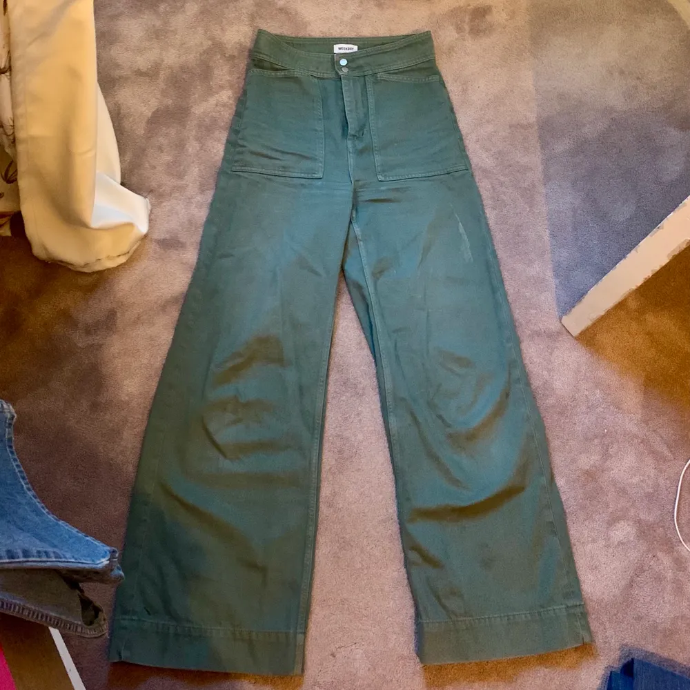 Högmidjade gröna jeans!! Så snygga och bekväma.. Jeans & Byxor.
