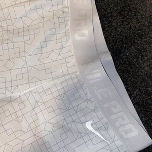 Nike träningsleggins - Nya Nike träningstights endast testade, storlek M