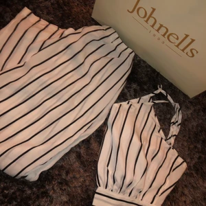 Fint set - Ett fint sommarset från SHEIN. Använda fåtal gånger. Tröjan i S men byxorna funkar till alla storlekar. 