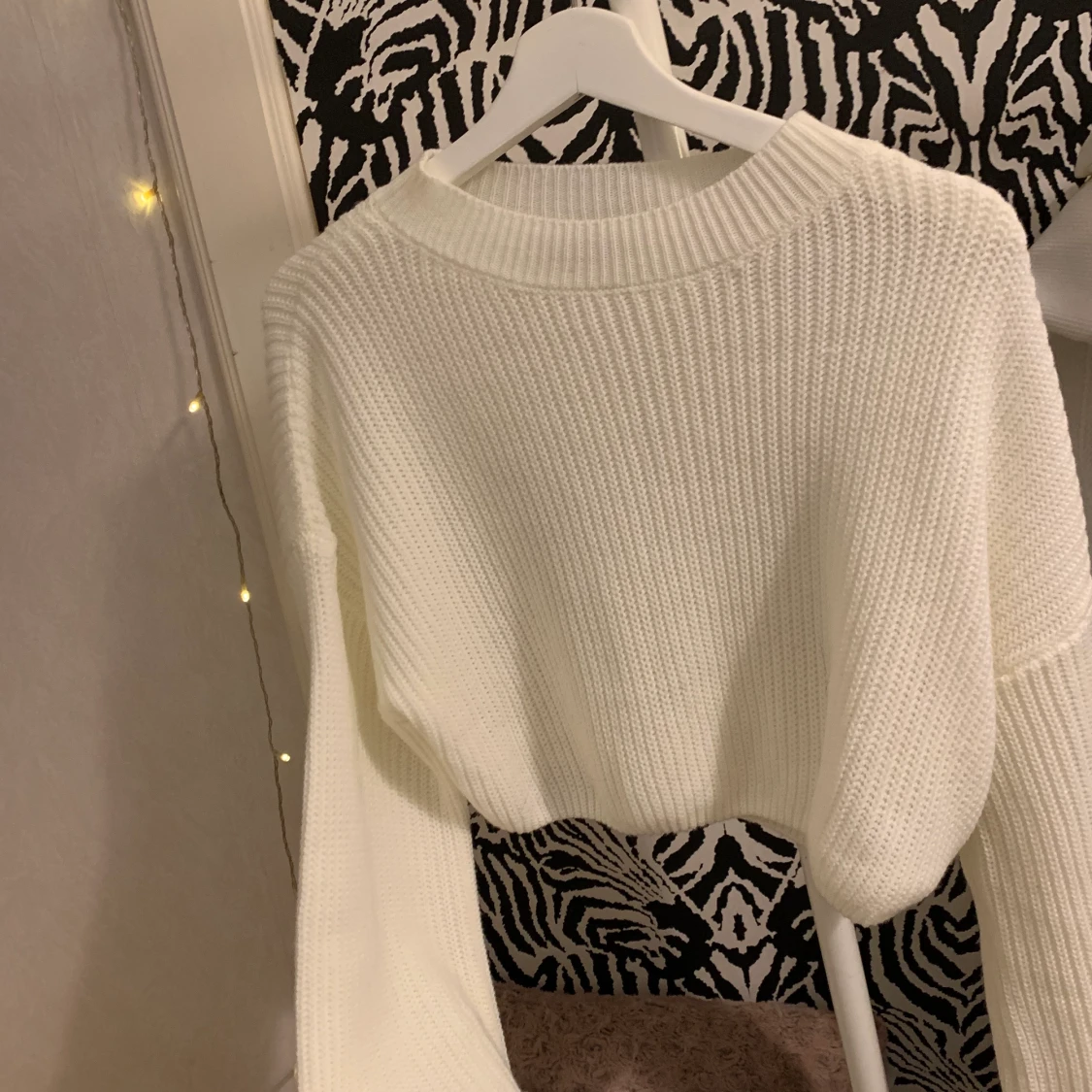 Oanvänd stickad tröja 