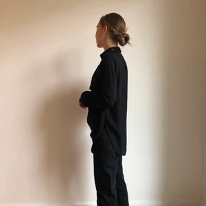 Svart skjorta - Svart tunn skjorta från Marlene Birger 