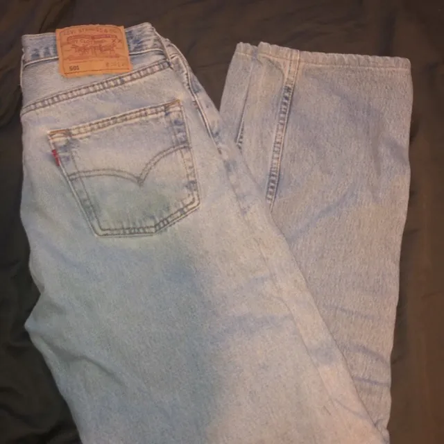 Vintage Levis 501, köpta på plick men passade tyvärr inte mig, skriv privat om du är intresserad 💖. Jeans & Byxor.