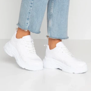 Nelly skor 38 - Chunky sneakers ifrån nelly, använda 1 gång, spårbar frakt 66kr❣️