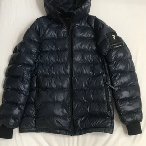 Peak performance jacka - En jacka som är i ny skick, knappast använd.