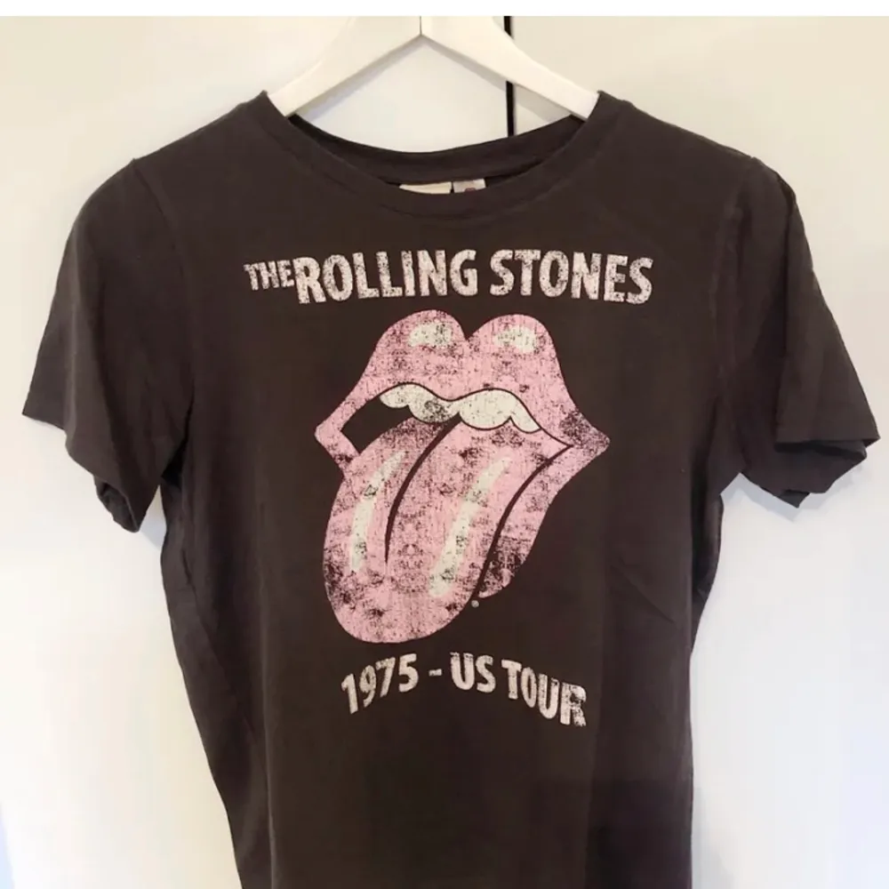 Rolling Stones T-shirt från hm i nytt skick . T-shirts.