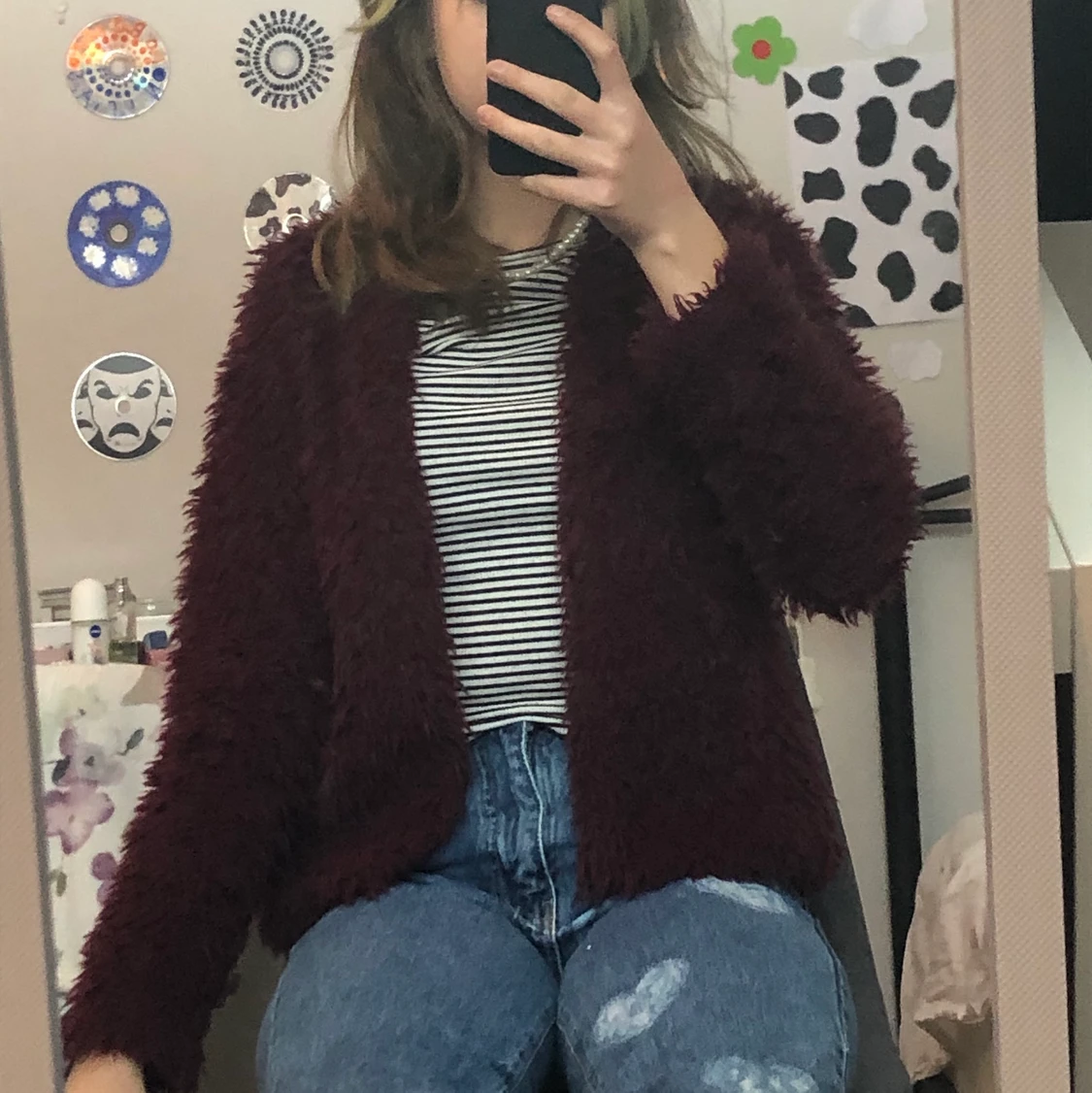 Fluffig vinröd jacka