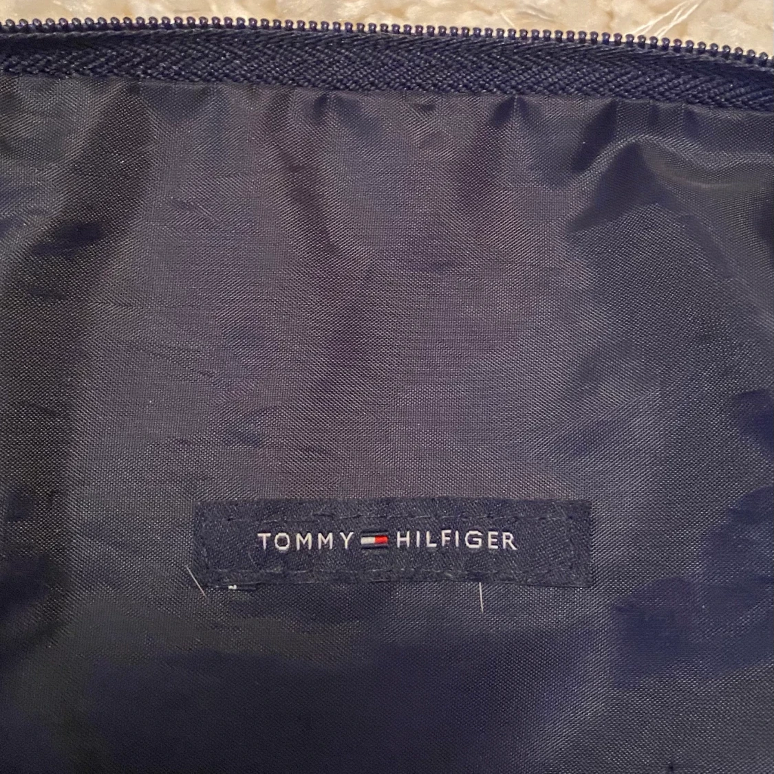 Väska ifrån Tommy Hilfiger - 91