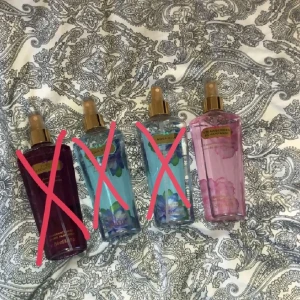 Victoria secret - Victoria secret body mist, halvfulla. Hör av er vid intresse 💓25kr för Aqua kiss