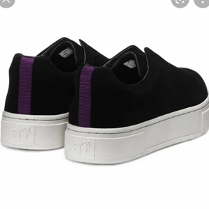 Eytys - Säljer min nya skor köpt för 20 sargar sen. Tycker inte om dom super mycket på mig💕pris kan diskuteras