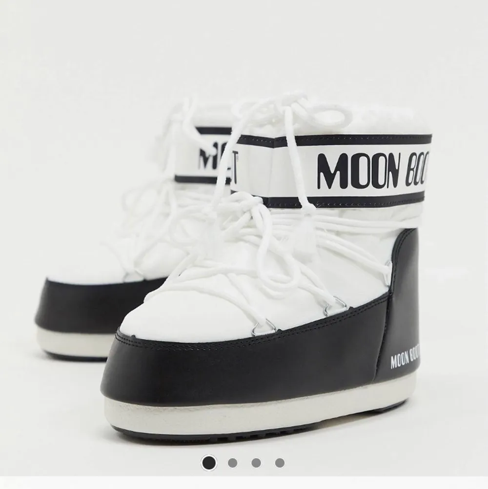 Helt nya oanvända moon boots köpta från asos exclusive, strl 39-41, passar flera storlekar! Säljer pga för stor storlek! Nypris: ca 1300kr. Dessa är nu slutsålda! Skriv för mer info eller bilder! Finns i Örebro men kan även fraktas!. Skor.