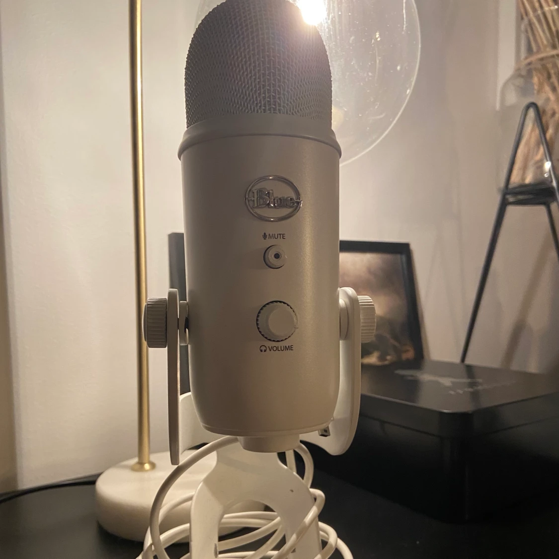 BLUE YETI MIKROFON- VIT - 90