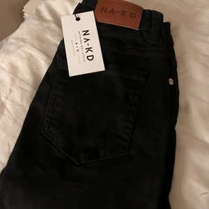 Jeans från NA-KD - Helt nya oanvända basic jeans från NA-KD, storlek 38.