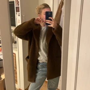 Jacka, strl XS  - Fluffjacka från SAMSA. Storlek XS. Jättegosig och varm🧸😍💓 har inte plats hemma för denna, därav det billiga priset🤗