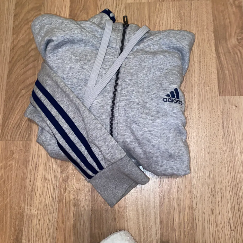 Adidas . Hoodies.