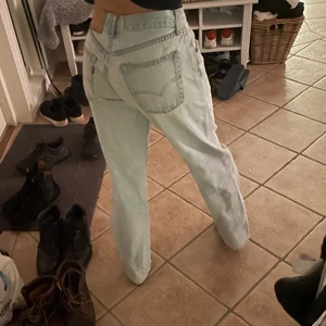 Levis 501 vintage - Säljer dessa skit snygga vintage Levis jeans, modell 501. Passar storlek M, (beroende på hur man vill de ska sitta) dragkedjan är trasig men går lätt att fixa 