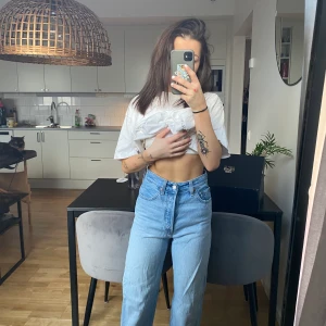 Levis ribcage - Ljusblåa Levis ribcage i 24/29