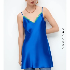 Klänning  - Säljer den här fina klänning från zara. Så fin och perfekt till sommaren💞💞