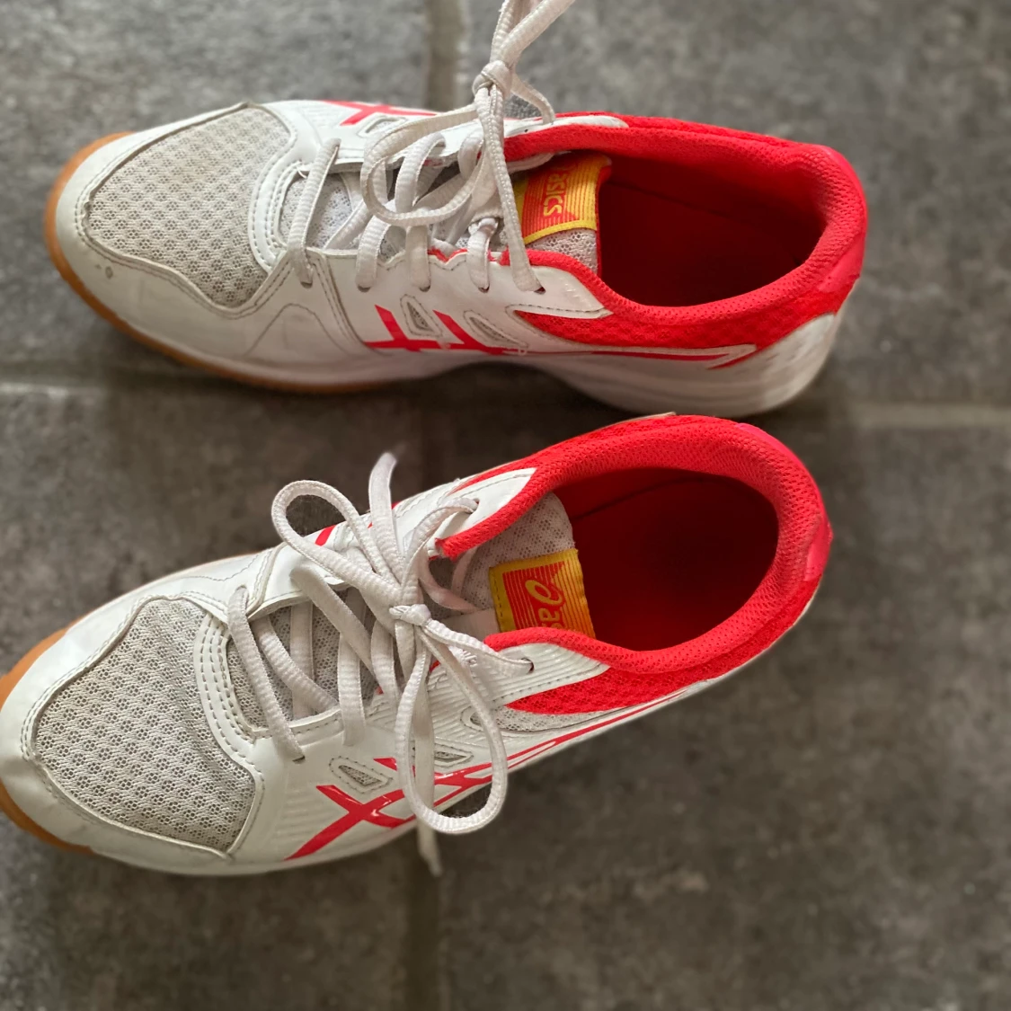 Asics träningsskor  - 90