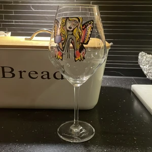Carolina Gynning glas - Rödvinsglas, säljer då jag inte samlar på dessa, aldrig använt och är i bra skick!