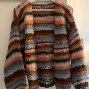 Kofta one size - Helt ny kofta i one size, har passat perfekt på mig som är stl S (small) 