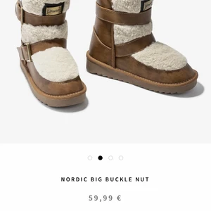 Boots - Helt nya boots från D.Franklin. Lapp är på, aldrig använda utomhus. Säljs pga förstora. Är storlek 37 men mer som 38/39. Säljs för 500 eller högsta bud.