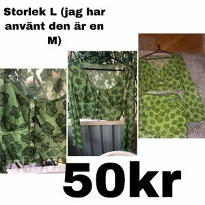 Meshtopp grön blommor utsvängdärm  - 50kr