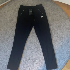 Björn Borg mjukisbyxor - Björn Borg mjukisbyxor, helt oanvända, säljer pga att de är för små för mig:) kan mötas upp i inre Stockholm eller posta, köparen står för fraktkostnad💞💞