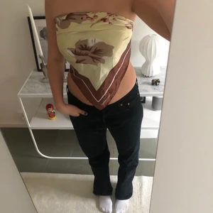 INTRESSEKOLL - Intressekoll på denna super coola och söta sjalen man kan använda till BLAND ANNAT en söt topp! 