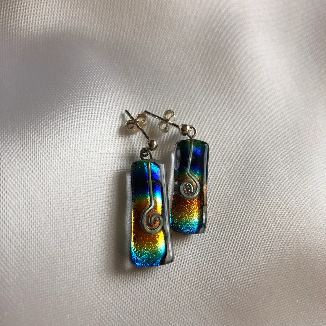 Handgjorda örhängen i glas