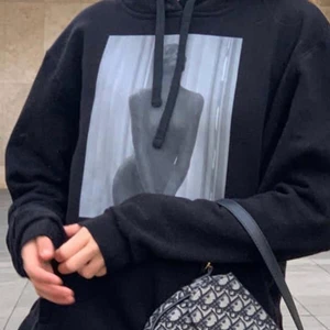 The cool elephant hoodie  - Hade tänk att sälja min skitsnygga the cool elephant hoodie som inte kommer till användning längre. Hoodien är i mycket bra skick och använd några få gånger,hör gärna av er vid intresse☺️