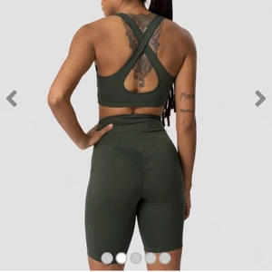 Träningsshorts Icaniwill - Aldrig använt, storlek XS. Icaniwill. Scrunch i bak, väldigt fina! Som dom gröna på bilden fast i mörkgrå