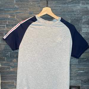 Siksilk tröja i storlek XS, muscle fit