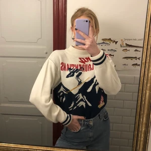 Stickad tröja - Säljer så snygg stickad tröja perfekt nu till vintern, köpt på Gina ❤️‍🔥