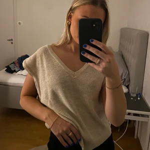 Stickad tröja  - Stickad tröja från Stradivarius i storlek S men passar mig som är XS också!