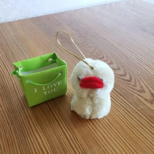 Jättesöt figur y2k - Jättesöt liten figur med "I love you" bag. 