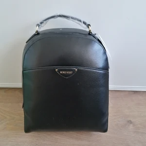 New Nine West black backbag - New, with tags. Length: 30cm, width: 38cm, depth: 15cm. Syntetic. 