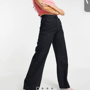 Skit snygga kostymbyxor  - Ett par skit snygga kostymbyxor från Asos, använda en gång så i helt nyskick! 💗